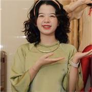 Hi, I'm Khanh Van. I'm an experienced IELTS trainer. I'm energetic and my students all love me. :)